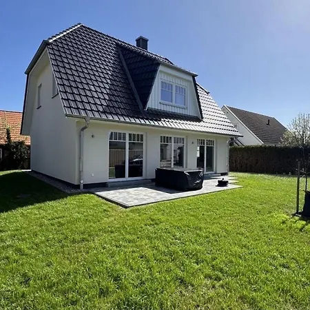 Hornhecht Comfortable Ferienhaus Born